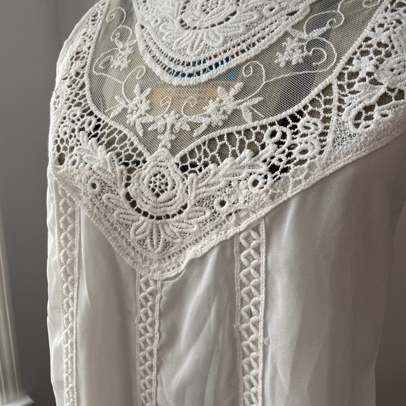 NWT Lovely Off White Embroidered Sleeveless Top M - Picture 9 of 16